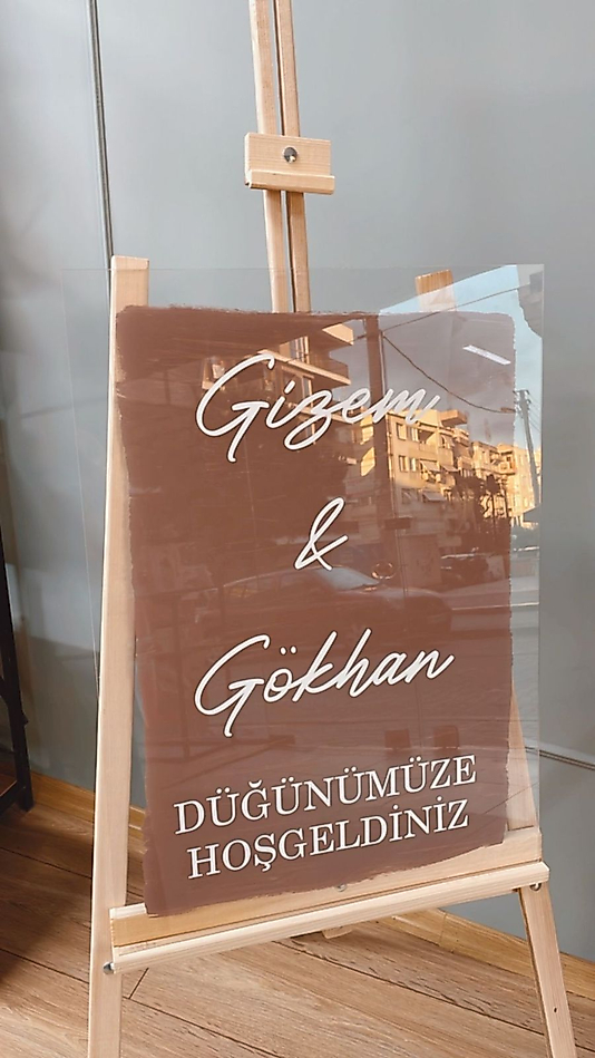 Arkası Kahverengi Boyalı Karşılama Panosu