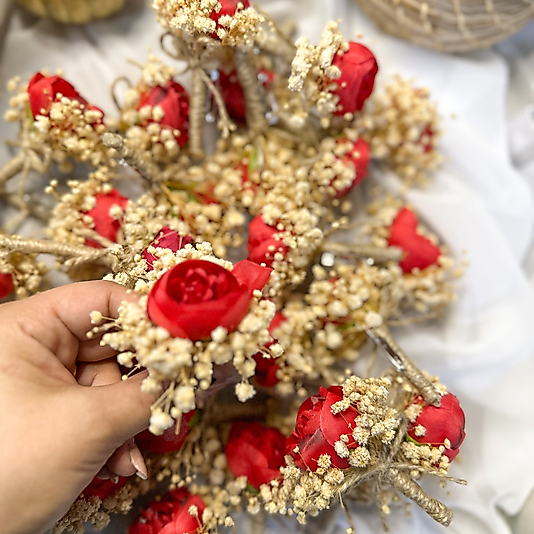 Roses Damat Yaka Çiçeği