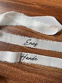 BEYAZ ŞİFON YÜZÜK KURDELE SİYAH BASKILI