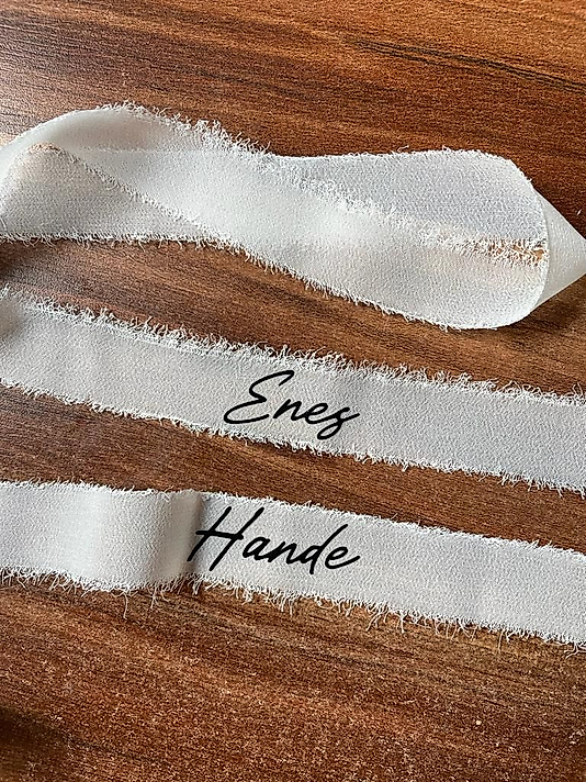 BEYAZ ŞİFON YÜZÜK KURDELE SİYAH BASKILI