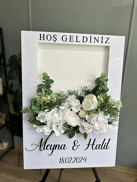 Yeşil Beyaz Çiçekli Karşılama Panosu Kişiye Özel