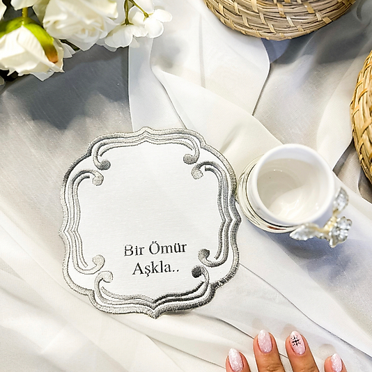Bir Ömür Aşkla, Nakış Kenarlı Mendil