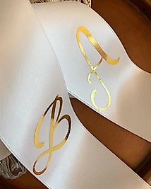 6 CM SATEN TAKI KURDELESİ KİŞİYE ÖZEL KREM ÜZERİ GOLD HARFLER