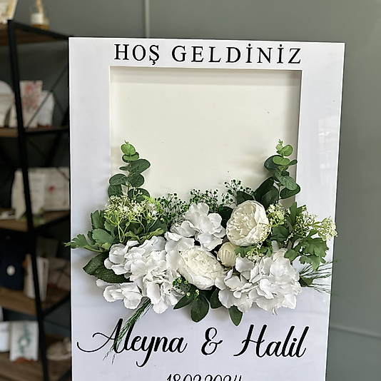Yeşil Beyaz Çiçekli Karşılama Panosu Kişiye Özel